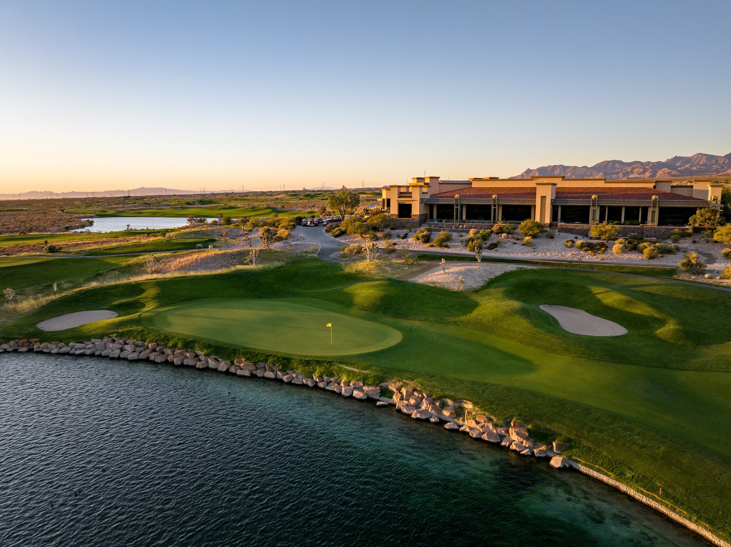 Paiute Golf Resort clubhouse aerial view